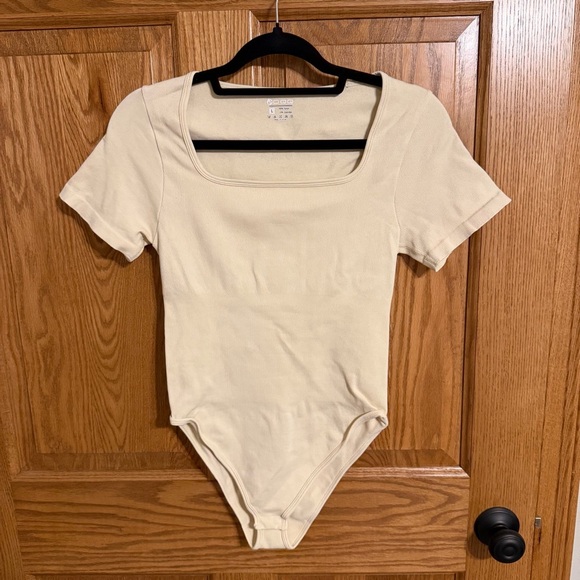 OQQ Tops - OQQ Cream Short Sleeve Bodysuit
